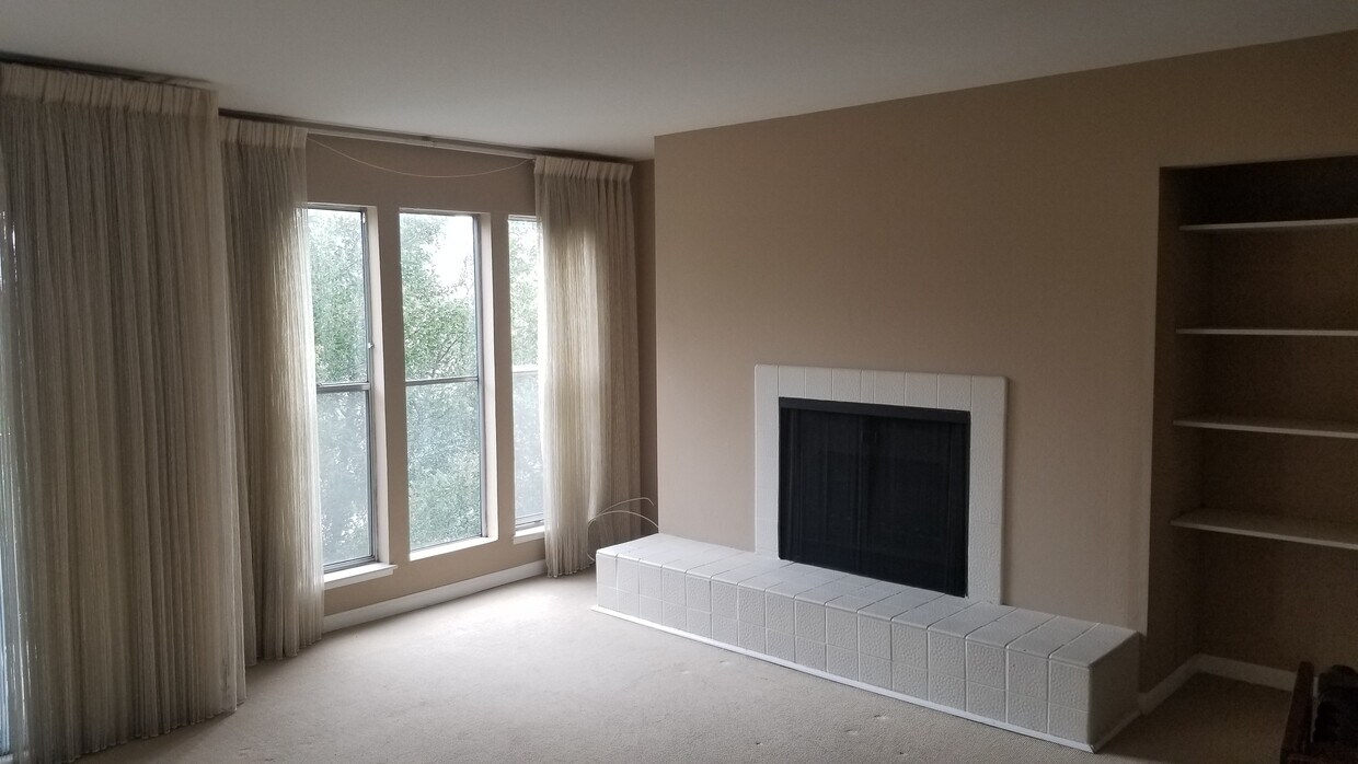 Sitting Rm - 5335 Broadway Terrace