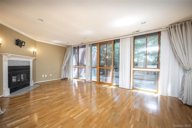 Foto del edificio - 150 N Bedford Rd