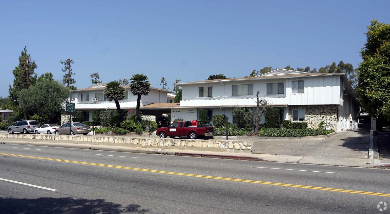 Primary Photo - Sunset Townhouse Apartments