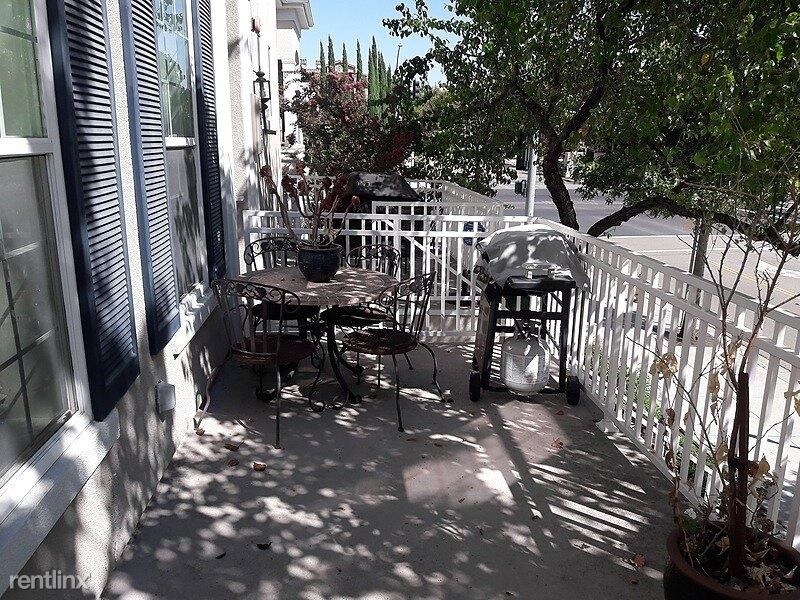 Foto del edificio - 4 br, 3.5 bath Townhome - 4542 Chancery Lane