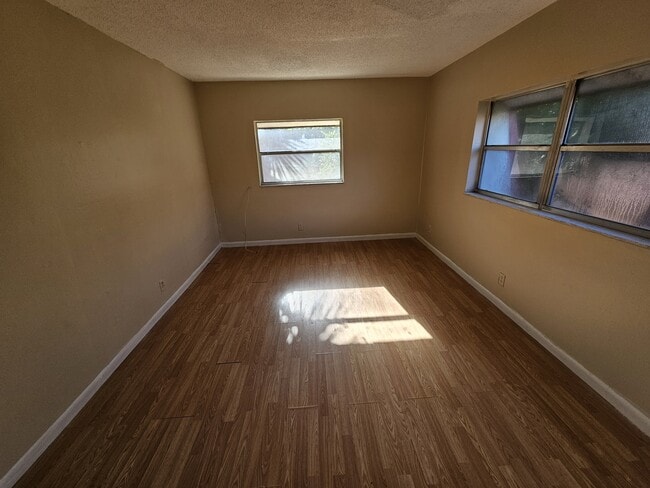 Building Photo - 2556 NW 52nd Ave