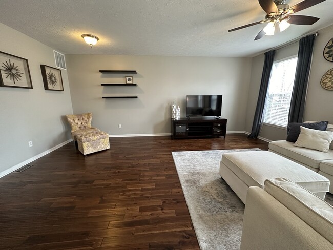 Foto del edificio - 6905 Vistamere Way