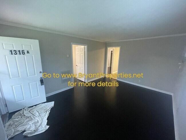 Building Photo - Nashville - 2 Bedroom 1- Bath Duplex