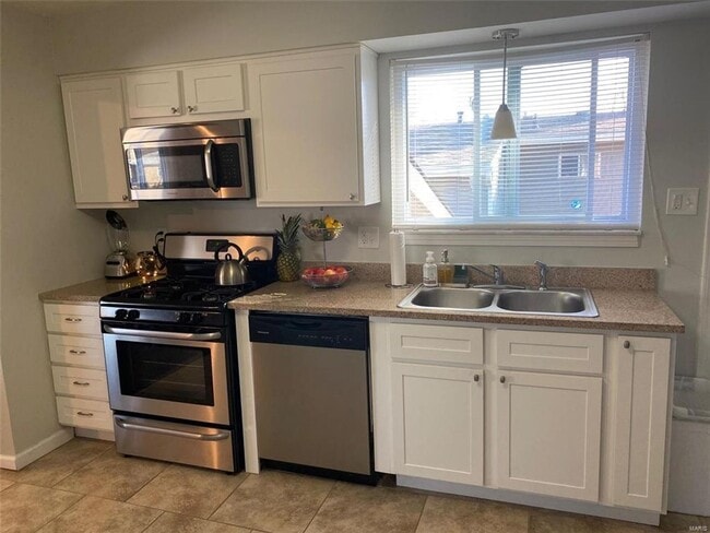 Building Photo - 7 Edgeworth Ave