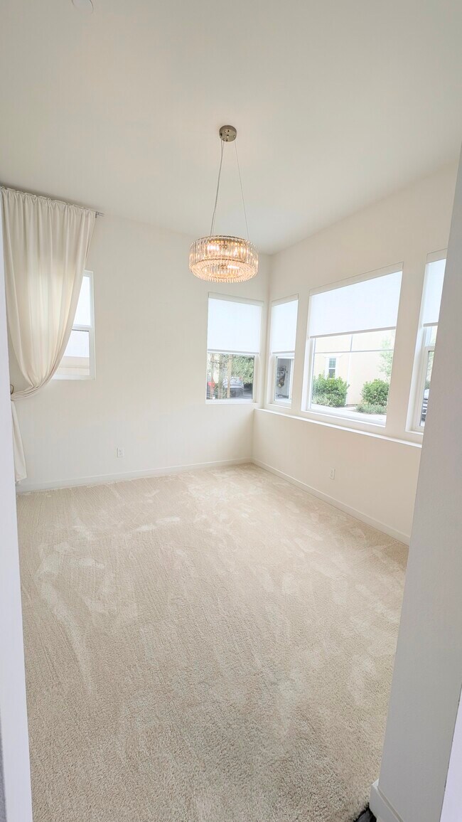 Foto del edificio - 450 Clubhouse Dr