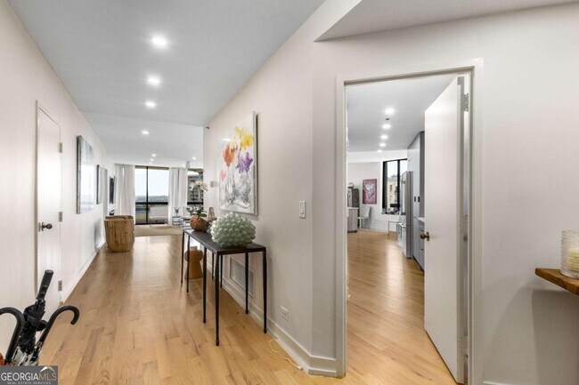 Foto del edificio - 2660 Peachtree Rd NW