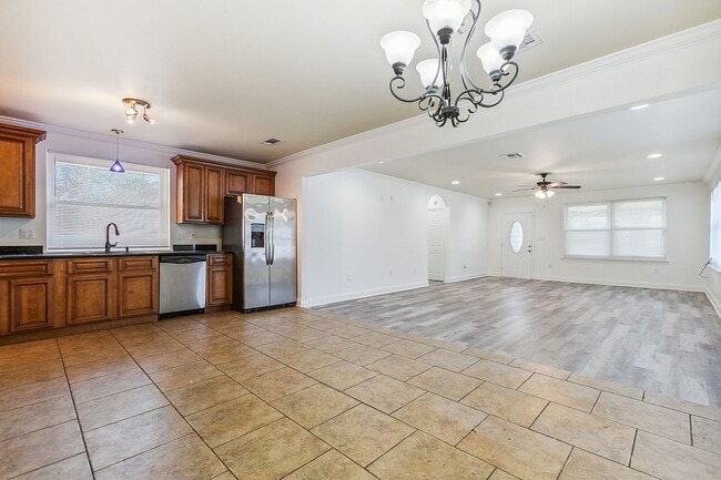 Building Photo - Beautiful Single Family Home off Filmore i...