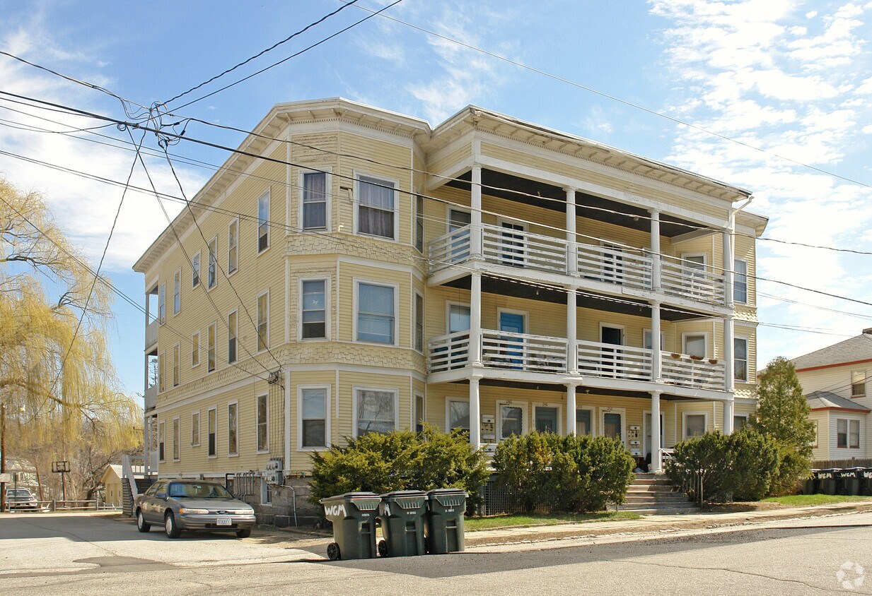 Primary Photo - 246-252 Massabesic St