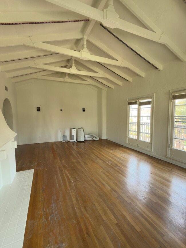 Building Photo - 464 N Spaulding Ave