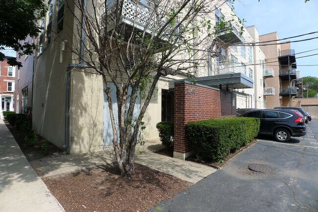 Building Photo - 1849 W North Ave