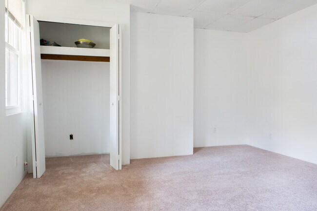 Building Photo - Available AUGUST 2026 - Updated 2 Bedroom Home in Mt. Washington!