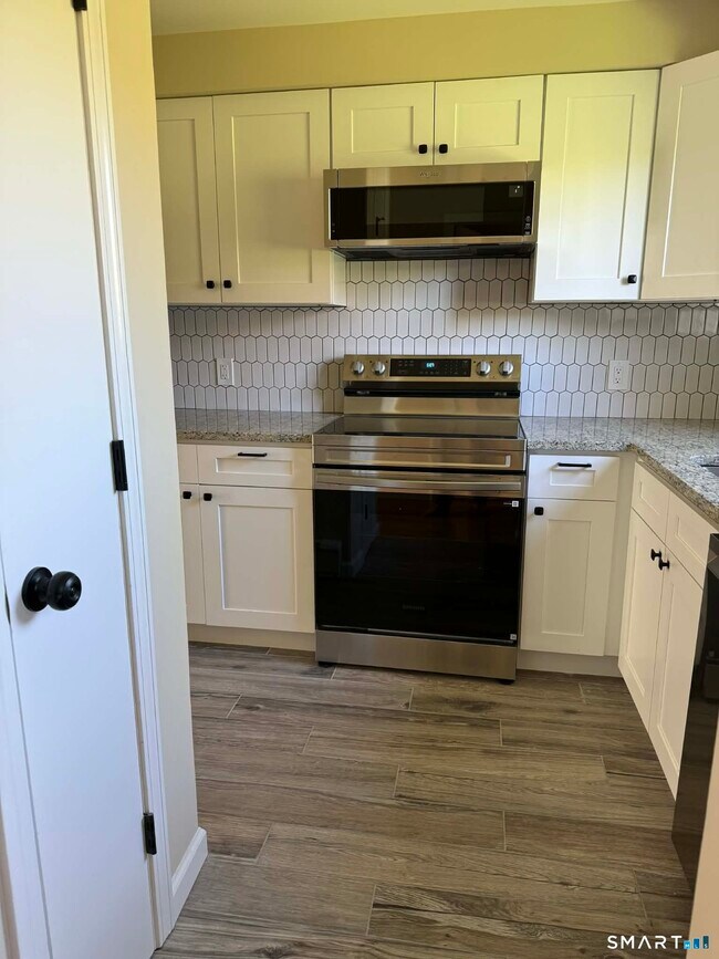 Building Photo - 1001 Old Colony Rd