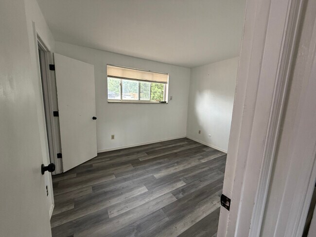 Foto del edificio - 211 S Brentwood St