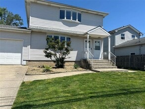 Building Photo - 3559 Bayview St