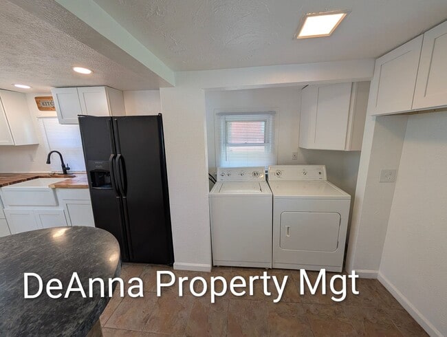Foto del edificio - Remodeled 2 -3 bedroom home Elyria