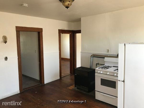 Building Photo - 3 br, 1 bath Apartment - 13 Groton Pl