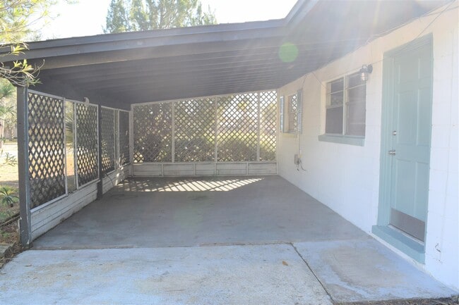 Building Photo - 10832 Luana Dr N