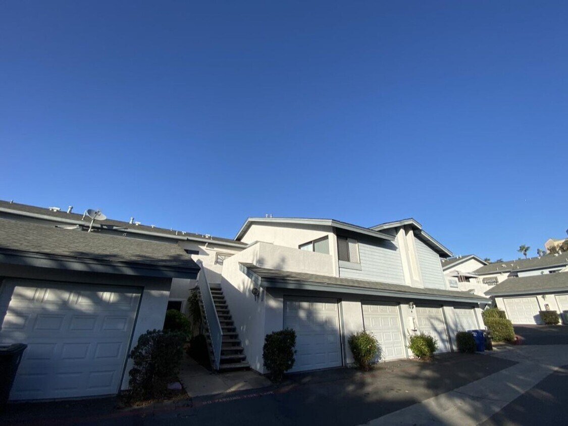 2 Bed Room 2 Bath unit located in the UTC House Rental in San