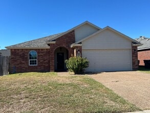 Building Photo - 3822 Julia Cir