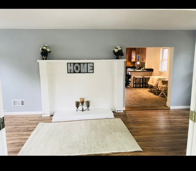 Building Photo - 137 W Johnson Ave