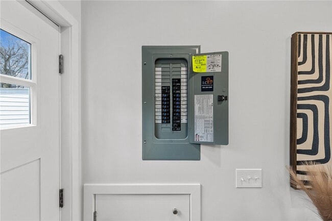 Building Photo - 169 S Union St