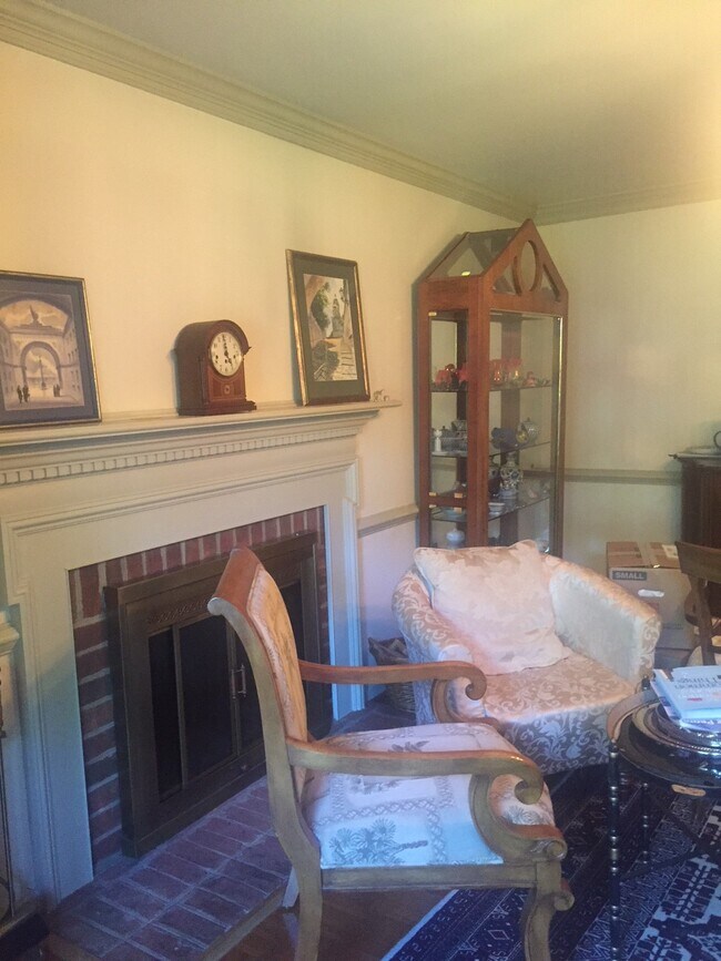 living room - 2424 Holkham Dr