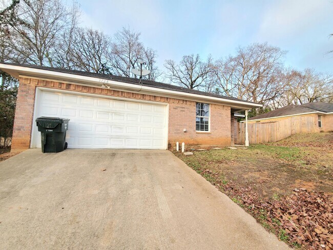 Building Photo - 2728 McDonald Rd