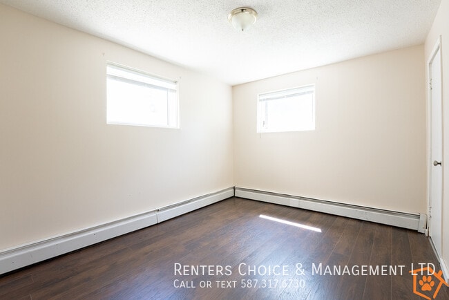 Building Photo - Conveniently Located and Pet Friendly Base...