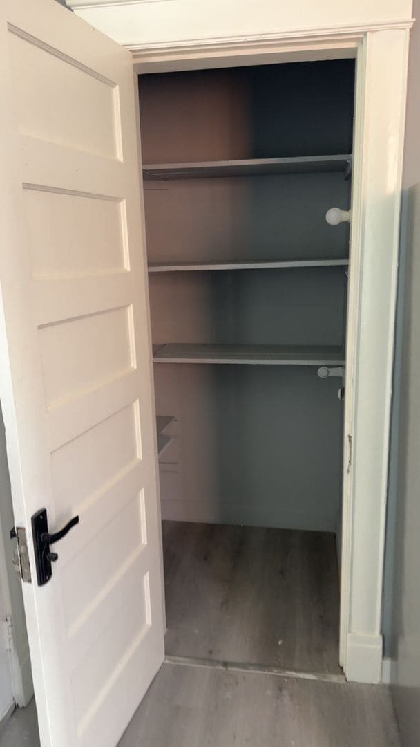 Building Photo - Beautiful renovated apartment with a ton o...