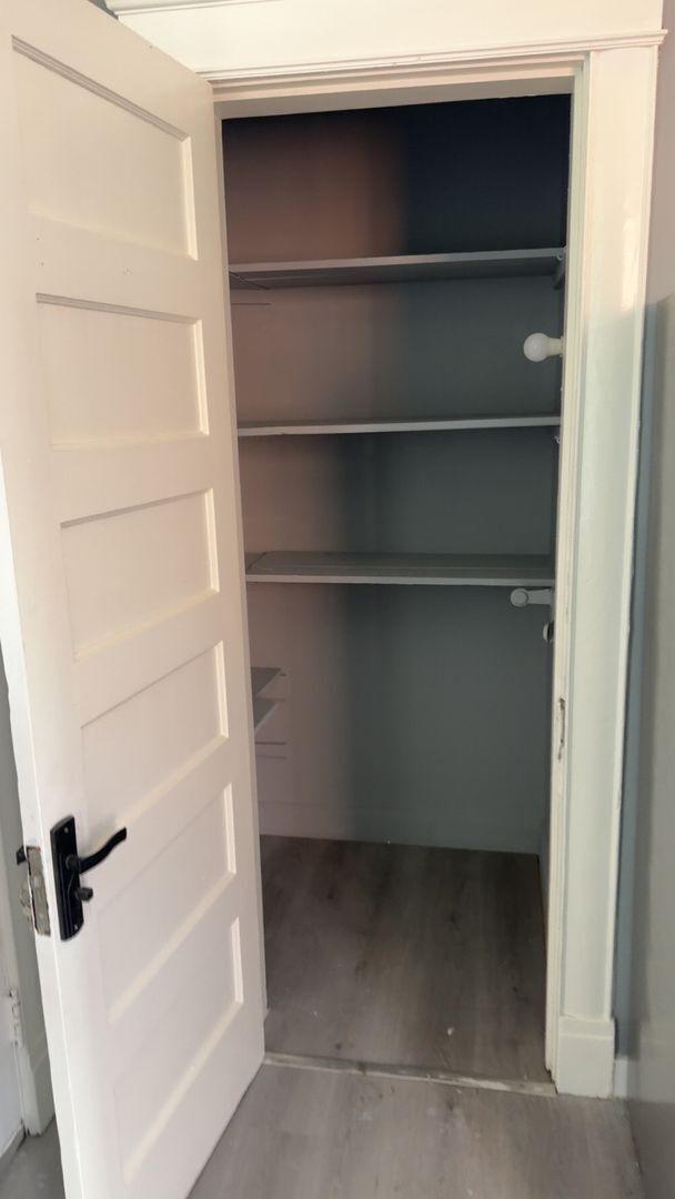 Foto del edificio - Beautiful renovated apartment with a ton of space!