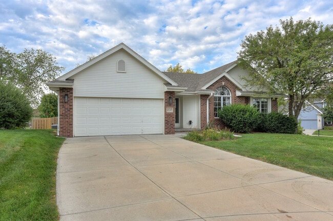 Foto del edificio - 15327 Parker Cir