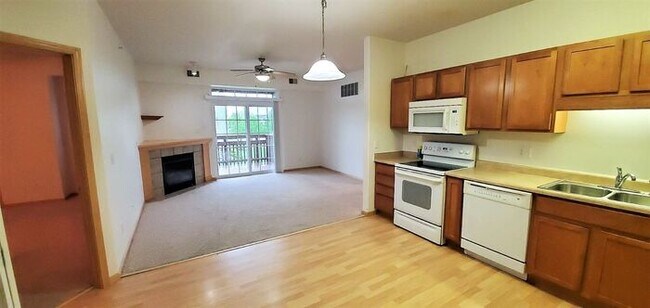 Foto del edificio - AVAILABLE AUGUST 1st