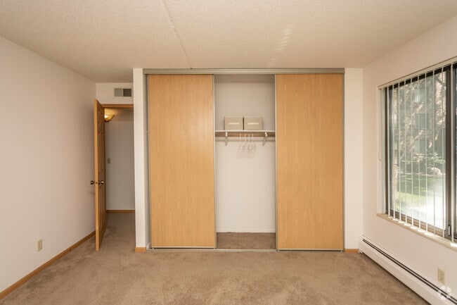 2BR, 2BA - 1,115 SF - Rosewood West