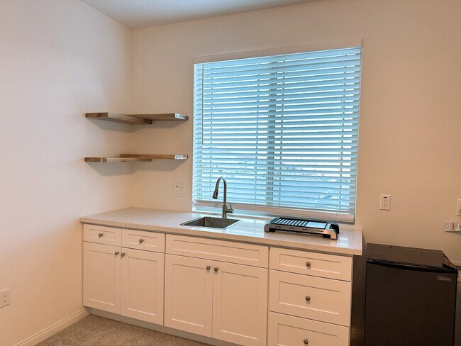 Foto del edificio - 4061 Hudson Ln