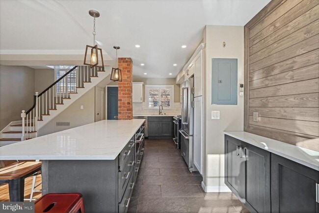 Building Photo - 3250 Gunston Rd