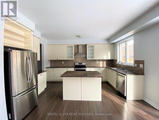 Building Photo - 8576 Sweet Chestnut Dr