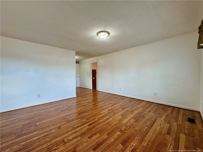 Foto del edificio - 703 Odell Rd