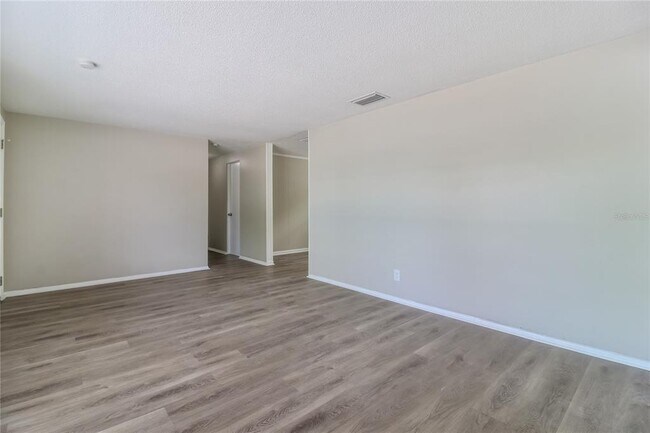 Foto del edificio - 3914 Deleuil Ave