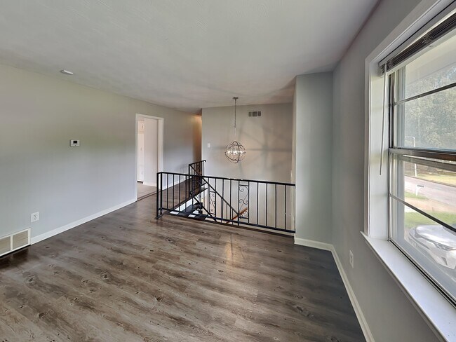 Building Photo - 668 Brakebill Ave