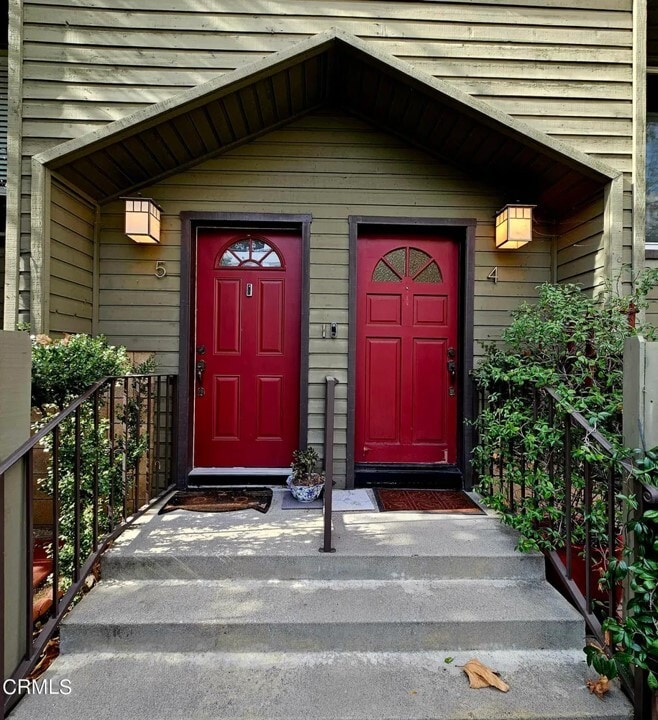 Primary Photo - 283 S Hudson Ave