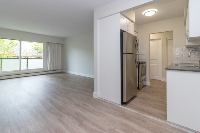 Photo du bâtiment - Madrona Manor Apartments