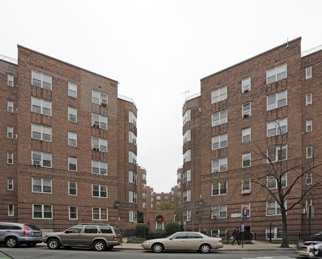 Washington Plaza Apartments Flushing
