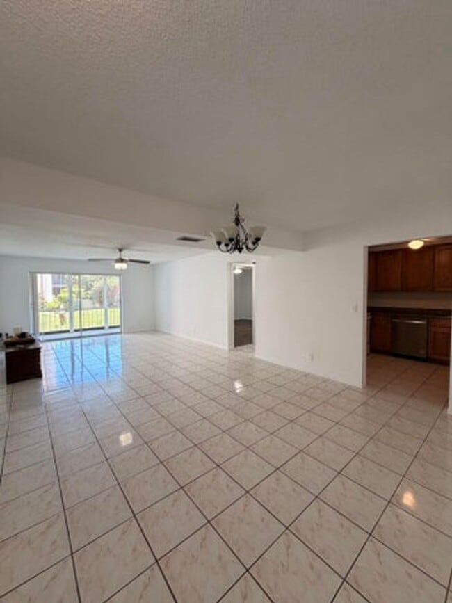 Foto del edificio - 618 NW 13th St