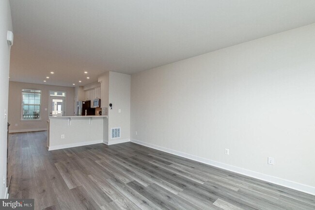 Building Photo - 14020 Sunrise Valley Dr