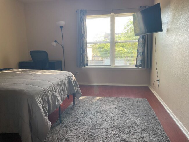 Foto del edificio - 1700 Balsam Way