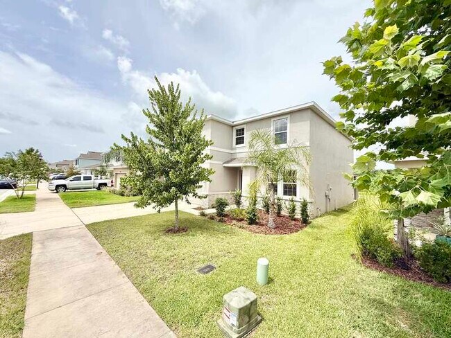 Building Photo - 13781 Wineberry Dr