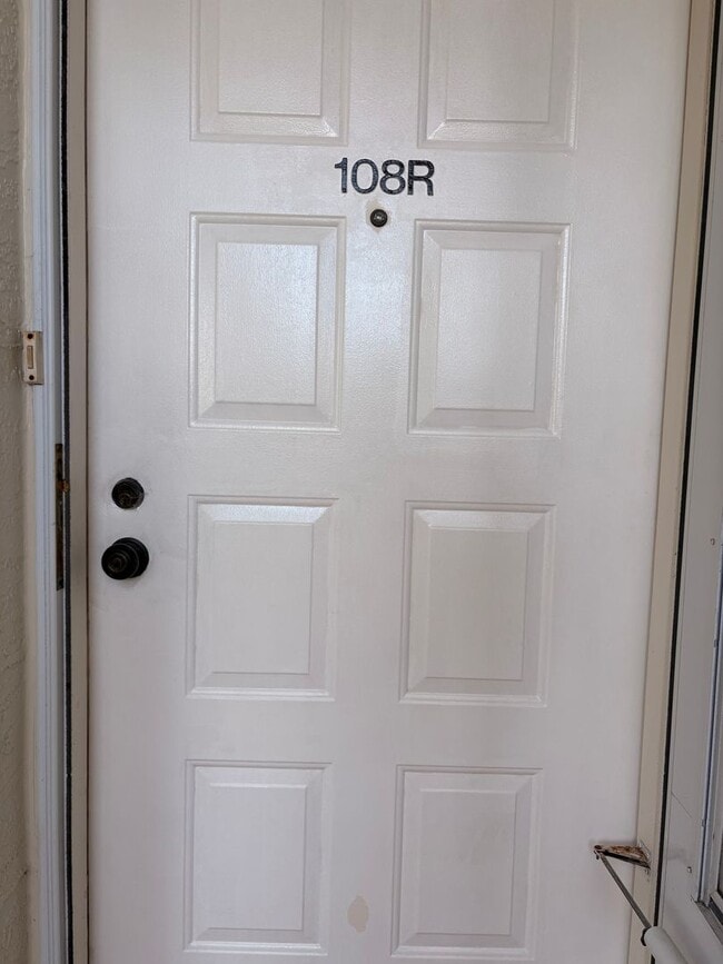 Building Photo - Spacious 1 bedroom at Pier 43!