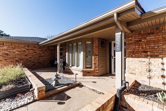 Foto del edificio - Discover Your Oasis: Spacious 3-Bed Lubboc...