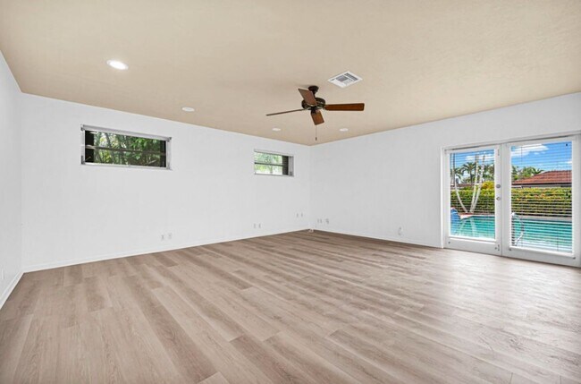 Building Photo - 3900 N 37th Ave