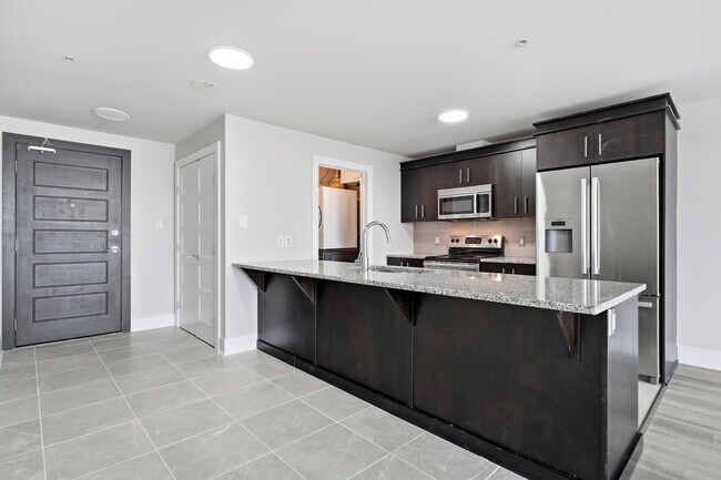 Photo du bâtiment - The Anchorage 2 Bedroom Apartment
